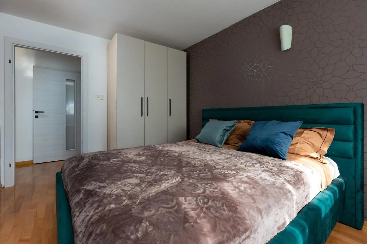 Apartment Nava Split